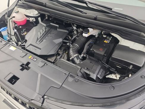 Used 2025 Kia Carnival FWD image 42
