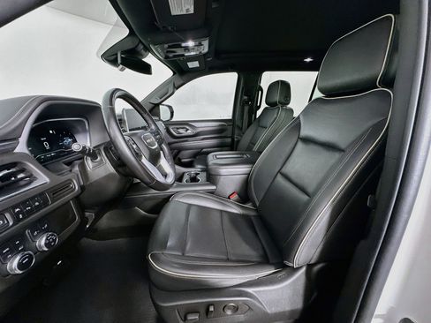Used 2023 GMC Yukon SLT AWD/4WD image 13