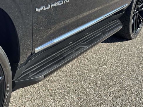 Used 2021 GMC Yukon SLT w/ SLT Luxury Plus Package image 10