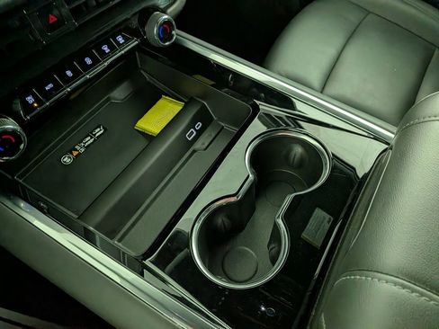 Certified 2025 Chevrolet Tahoe Z71 image 31