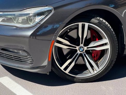 Used 2017 BMW 750i RWD image 19