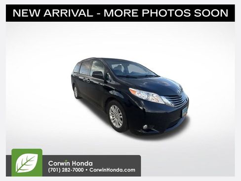 Used 2017 Toyota Sienna XLE FWD image 1