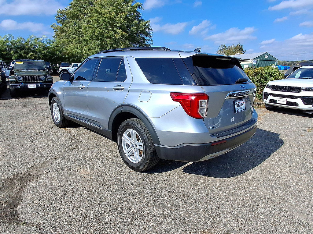 Used 2024 Ford Explorer XLT w/ Equipment Group 202A AWD/4WD image 6