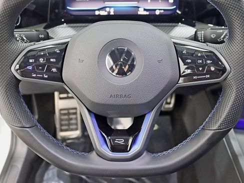 Used 2022 Volkswagen Golf R image 11