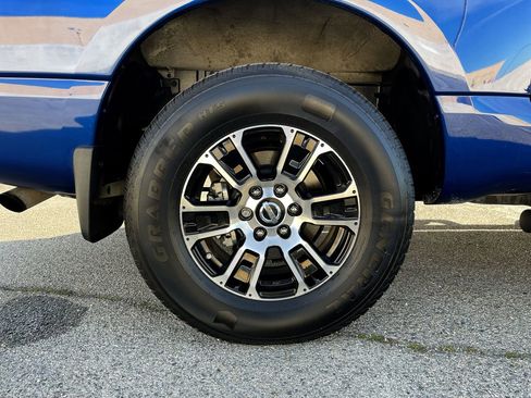 Used 2021 Nissan Titan SV w/ SV Convenience Package image 11