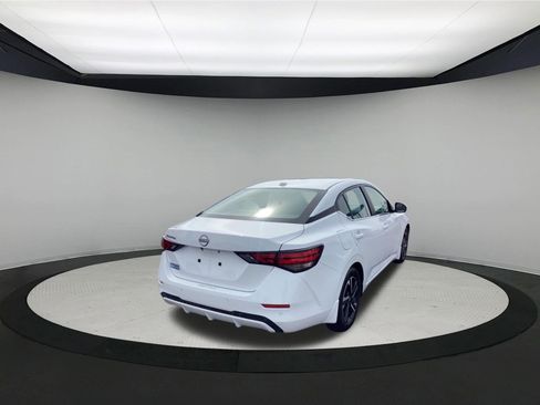 Used 2025 Nissan Sentra SV image 8