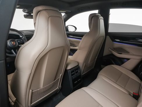 Used 2025 Porsche Macan Electric image 31