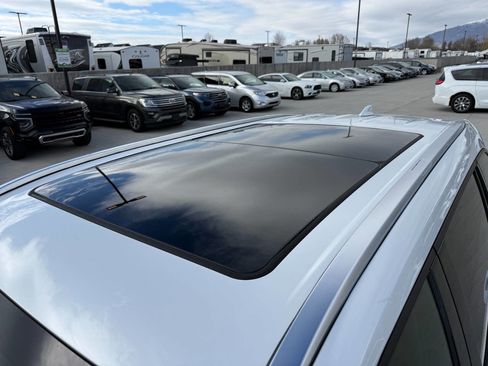 Used 2024 Toyota Highlander Platinum image 9