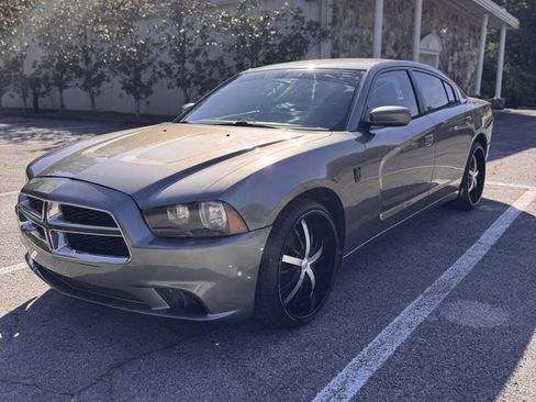Used 2012 Dodge Charger SE w/ Connectivity Group RWD image 2