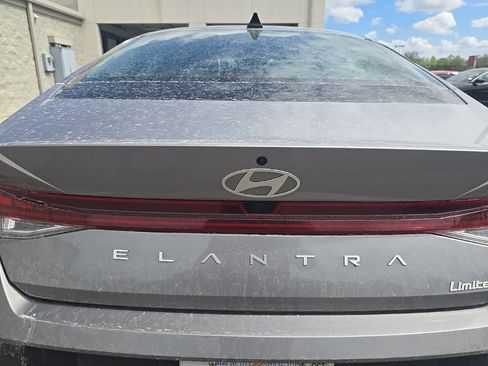Used 2025 Hyundai Elantra Limited image 15