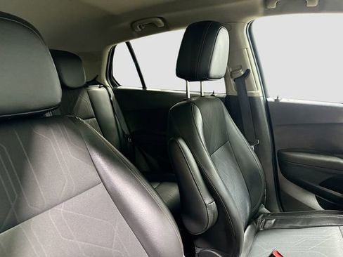 Used 2018 Chevrolet Trax LT w/ LT Convenience Package AWD/4WD image 27