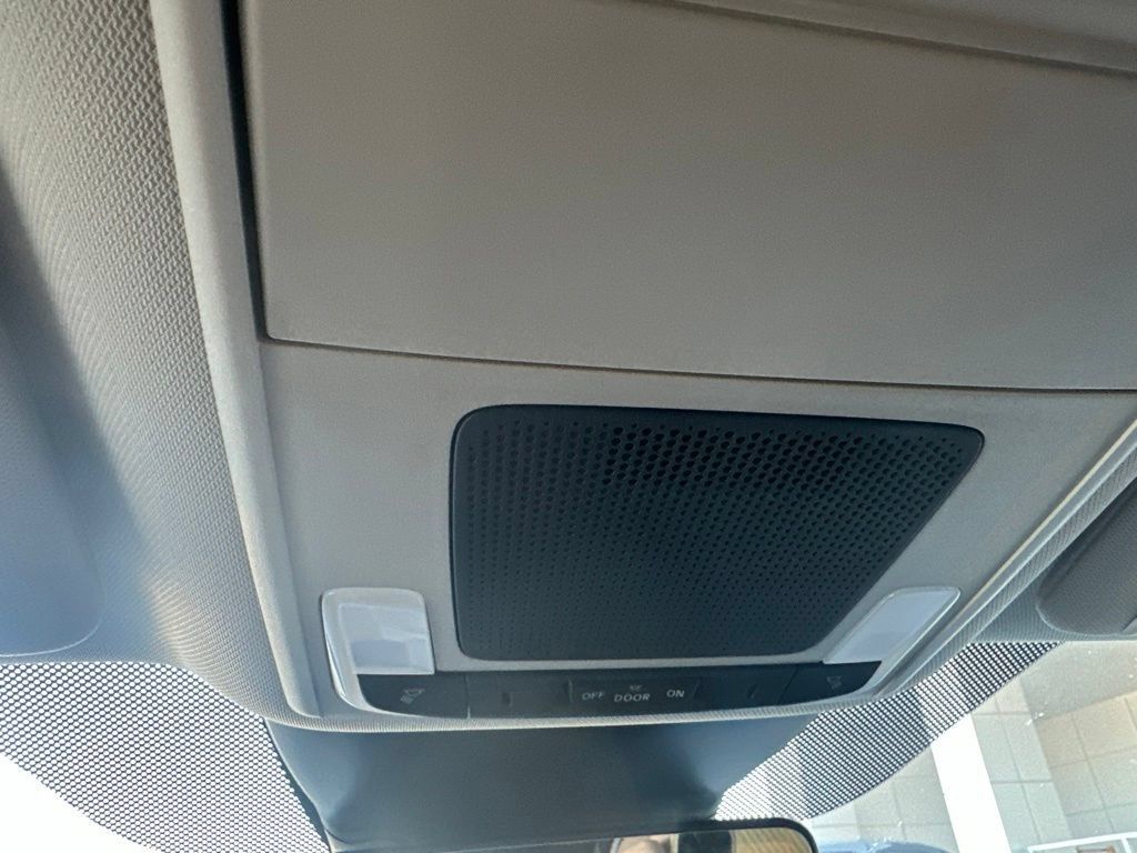 Used 2025 Honda Pilot EX-L image 23