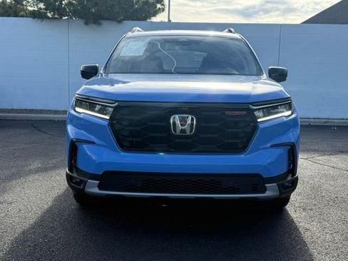 Used 2025 Honda Pilot TrailSport image 3