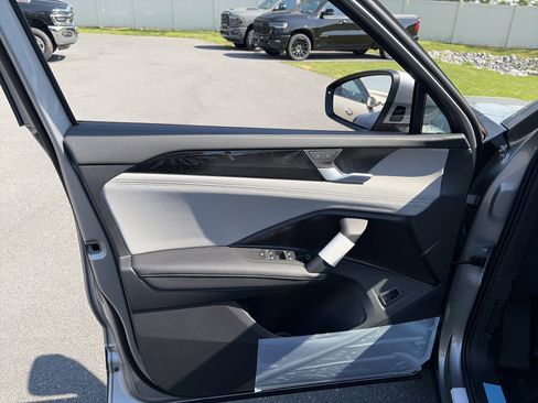 New 2026 Volkswagen Tiguan SE AWD/4WD image 12
