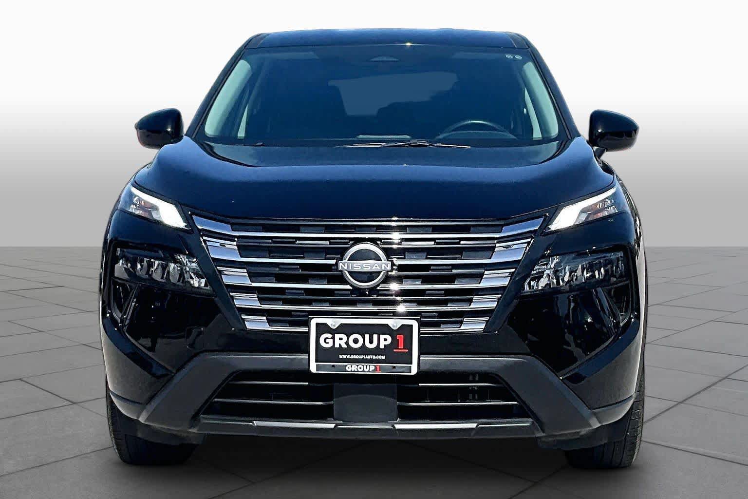 Used 2025 Nissan Rogue SV FWD image 4