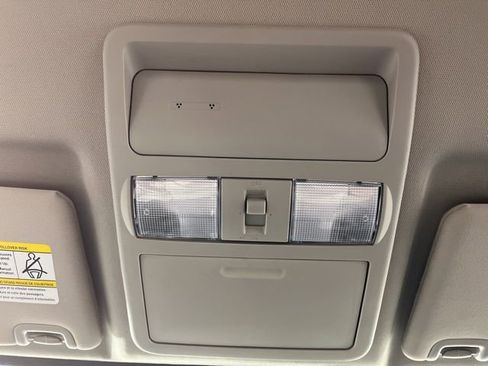 Used 2025 Nissan Frontier SV w/ SV Convenience Package RWD image 33