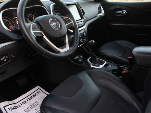 Used 2015 Jeep Cherokee Trailhawk w/ Comfort/Convenience Group image 11