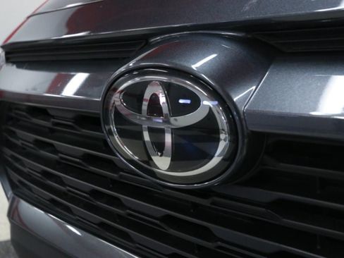 Used 2021 Toyota RAV4 XLE AWD/4WD image 42