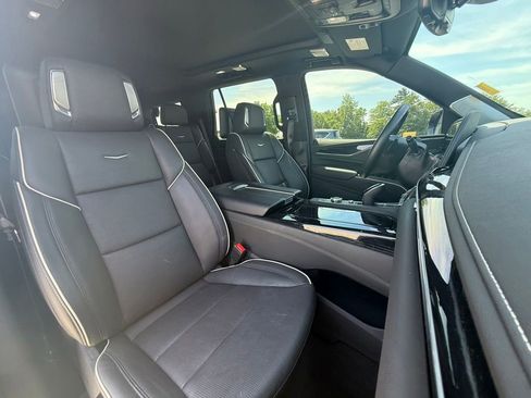 Certified 2024 Cadillac Escalade Sport w/ LPO, ONYX Package AWD/4WD image 31