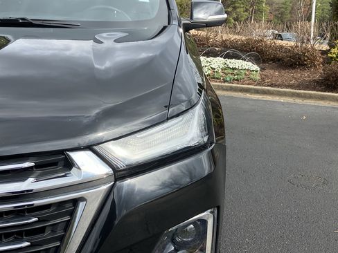 Used 2023 Chevrolet Traverse LT image 5