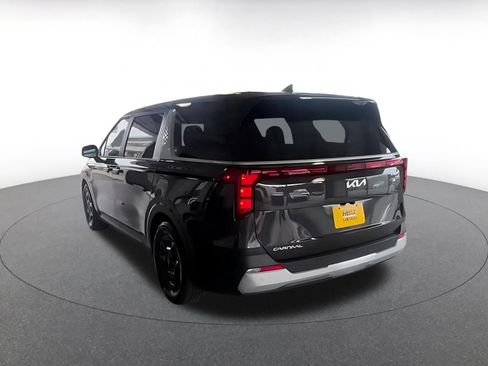 Used 2026 Kia Carnival FWD image 11