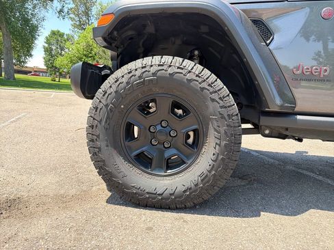 Used 2025 Jeep Gladiator Rubicon w/ Convenience Group AWD/4WD image 21