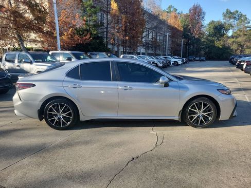 Certified 2022 Toyota Camry SE image 8