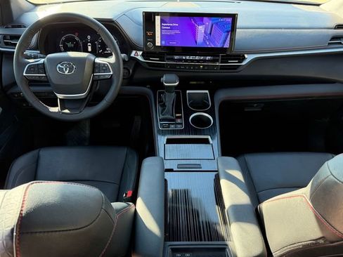 Used 2025 Toyota Sienna XSE FWD image 13