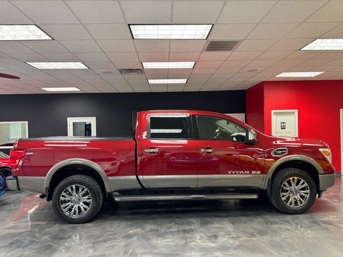 Used 2019 Nissan Titan Platinum Reserve image 7