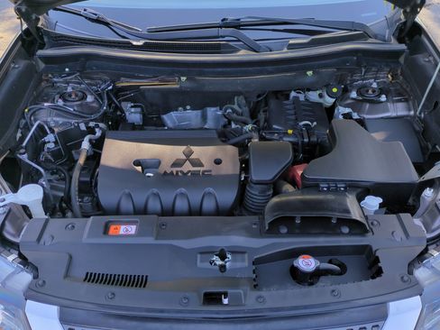 Used 2020 Mitsubishi Outlander ES image 29