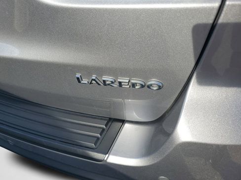 Used 2018 Jeep Grand Cherokee Laredo image 5