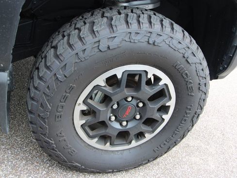 Used 2025 Toyota Tacoma TRD Off-Road AWD/4WD image 9