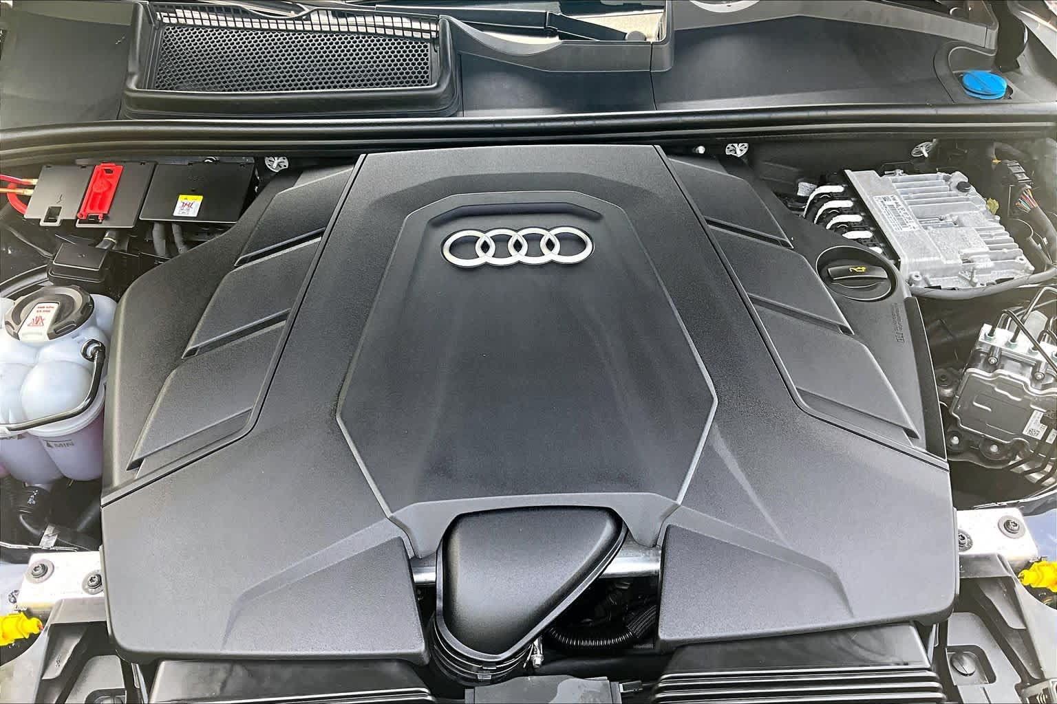 Used 2023 Audi Q7 3.0T Premium Plus w/ Premium Plus Package AWD/4WD image 32