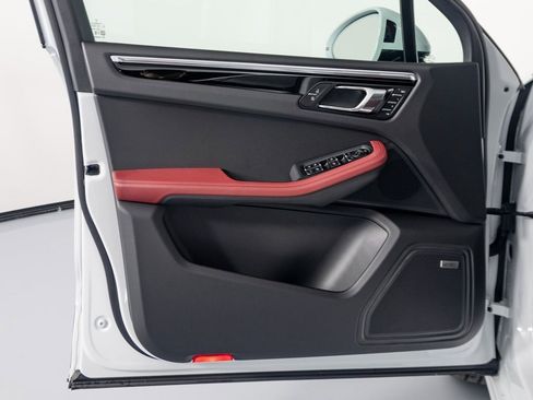 New 2026 Porsche Macan Turbo image 12