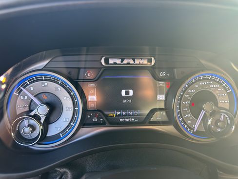 Used 2019 RAM 1500 Limited w/ Body Color Bumper Group image 14