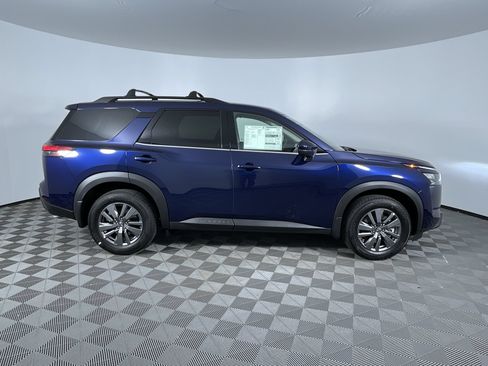 Certified 2025 Nissan Pathfinder SV w/ Black Appearance Package AWD/4WD image 10