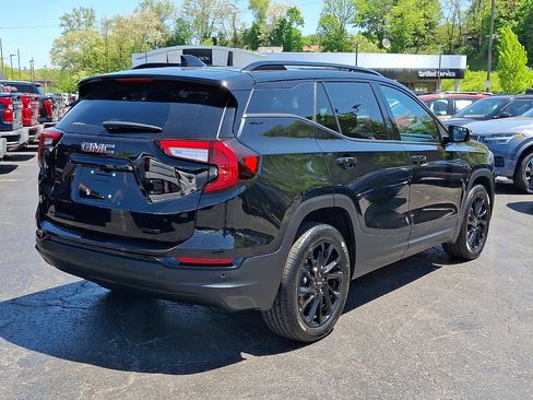 Used 2023 GMC Terrain SLT w/ Infotainment Package II AWD/4WD image 6