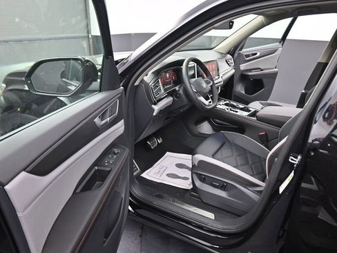 New 2026 Volkswagen Atlas Peak Edition AWD/4WD image 38