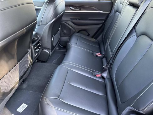 New 2025 Jeep Grand Cherokee Limited image 13