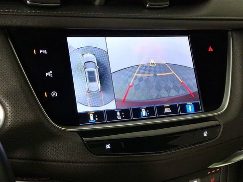 Used 2022 Cadillac XT5 Sportv w/ Technology Package AWD/4WD image 4