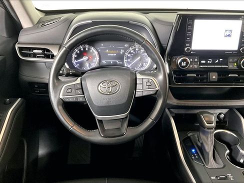 Used 2022 Toyota Highlander XLE image 5