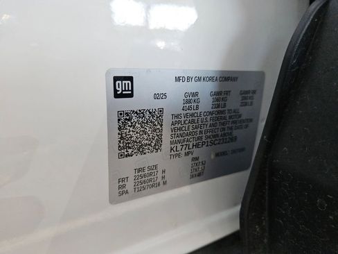 Used 2025 Chevrolet Trax LT w/ LT Convenience Package FWD image 30