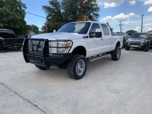 Used 2011 Ford F250 Lariat w/ Lariat Interior Pkg image 3