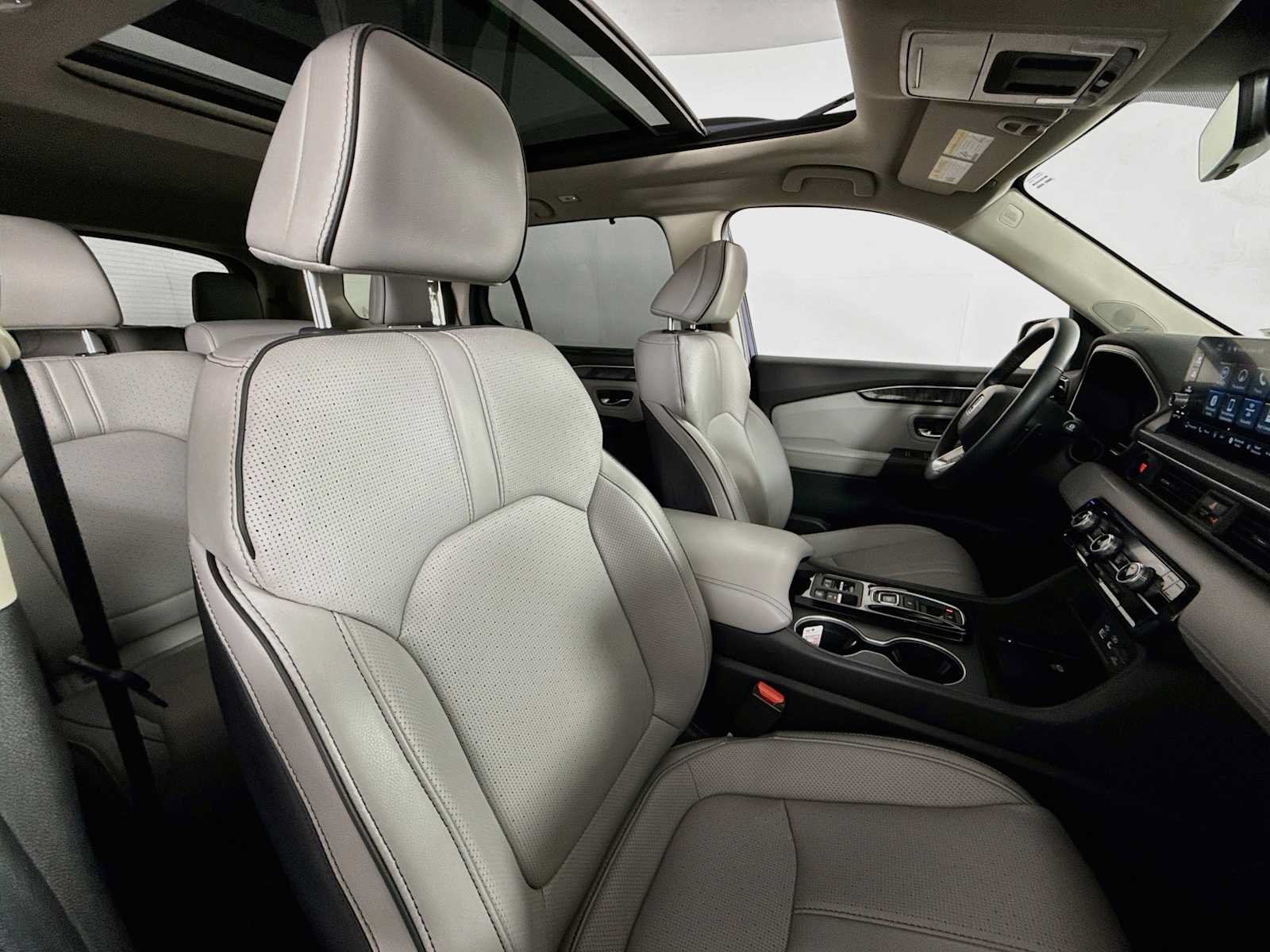 Certified 2024 Honda Pilot Elite image 38