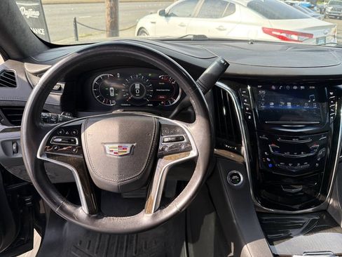 Used 2018 Cadillac Escalade Platinum AWD/4WD image 29