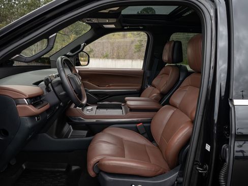 Used 2025 Lincoln Navigator L Reserve image 25