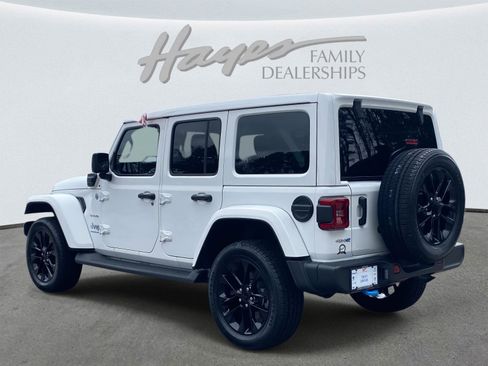 Used 2023 Jeep Wrangler Sahara image 7