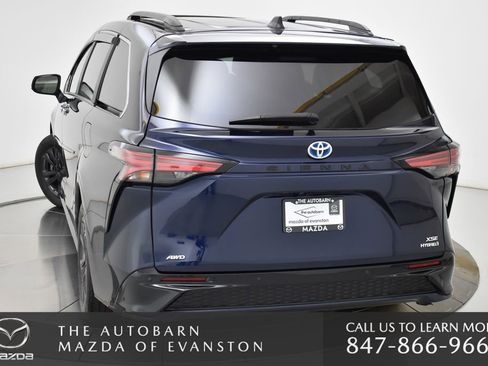 Used 2024 Toyota Sienna XSE AWD/4WD image 7