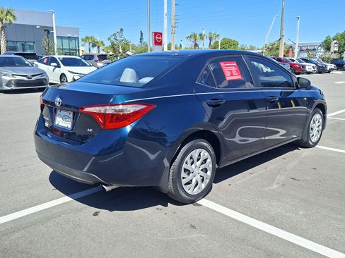 Used 2018 Toyota Corolla LE image 5