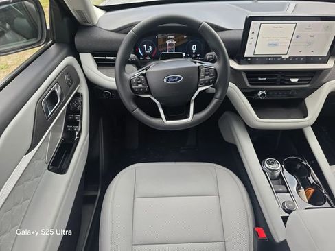 New 2026 Ford Explorer Platinum image 13